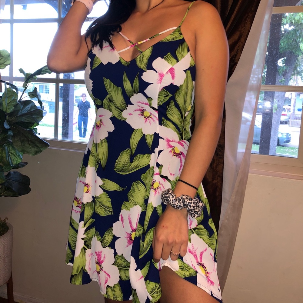 Hawaiian floral flowy dress